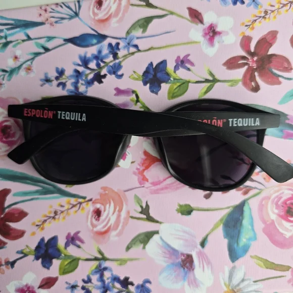 Espolon Tequila Black Sunglasses with UV Protection - Picture 6 of 7